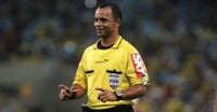 CBF define arbitragem para Cruzeiro x Flamengo: Wilton Sampaio no apito - MundoBola