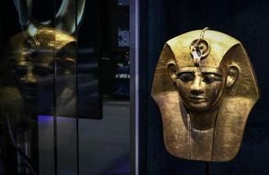 Pharaoh’s Ancient Bracelet Stolen And Melted In Cairo