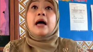 Malaysian Teacher Challenges Indonesian Words In Schoolwork