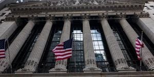 Tech Stocks Plunge As Wall Street Faces Shutdown