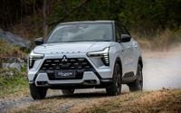 三菱自動車、コンパクトSUV「エクスフォース」のハイブリッド世界初披露 燃費は約24.4km/Lを実現