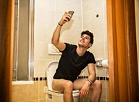 New Yorkers Risk Painful Hemorrhoids From Using Phones - NewsBreak