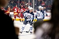 Jonathan Toews’ first goal for Jets sparks comeback over Flames