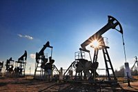 Crude Oil Weekly Outlook: Pressure Mounts Near 2025 Low