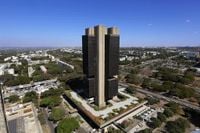 Copom deve anunciar aumento da taxa Selic nesta quarta (7)