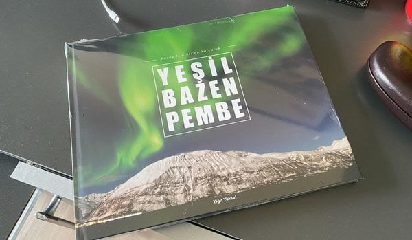 Yeşil Bazen Pembe: Kuzey Işıkları'na Yolculuk (Yiğit Yüksel)