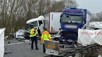 Lkw durchbricht Mittelleitplanke: Zwei Tote bei Unfall auf A93 – lange Sperrung