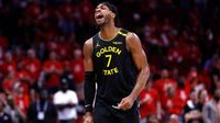 Wardrobe malfunction: Warriors guard has wrong shorts on to start Game 1 vs. Timberwolves