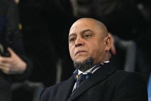 Roberto Carlos Undergoes Emergency Heart Surgery In Brazil