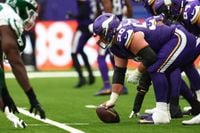 Former Vikings center Garrett Bradbury signs with Patriots