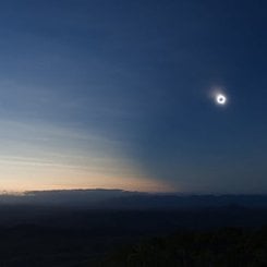 Hızlandırılmış Çekim: Tam Güneş Tutulması