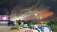 Nube tóxica en Vilanova i la Geltrú | Se levanta el confinamiento en las cinco poblaciones afectadas, pero se hará un seguimiento exhaustivo de la evolución