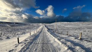 UK Braces For Significant Snow And Ice Warnings