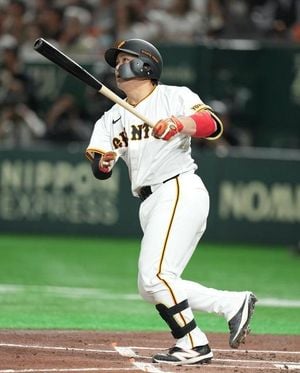 Koya ABE Hits First Home Run For Giants In Preseason Win