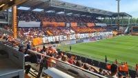 Le FC Lorient remporte le titre de champion de Ligue 2 - ici