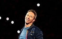 Coldplay's Chris Martin surprises newlyweds by singing first dance at their wedding
