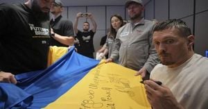 Usyk Triumphs Over Dubois With Ukrainian Veterans Ringside