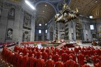 Começa o conclave: cardeais se dirigem à Capela Sistina para a 1ª votação; assista