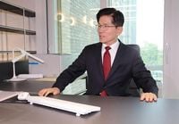 버티는 김문수... 그 뒤엔 전향한 운동권, 목사, 전직 의원 | 한국일보