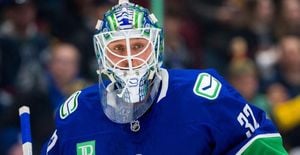 Vancouver Canucks Extend Goalie Kevin Lankinen's Contract