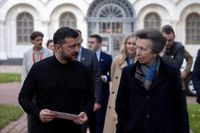 Princess Anne makes surprise visit to Kyiv and leaves teddy as tribute to children