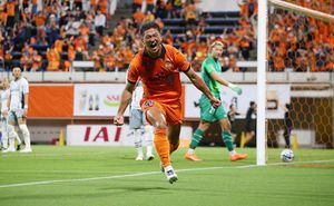 V-Varen Nagasaki Battles Sanfrecce Hiroshima For J2 League Victory