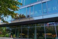Harvard To Remove Black Lives Matter Message From Biology Professors’ Office Windows | News | The Harvard Crimson