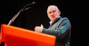 Liberal Democrats Push For Social Media Health Warnings