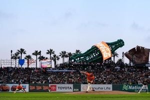 Giants Braves Game Sees Rare Second Ball Incident
