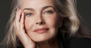 Paulina Porizkova Returns As Global Ambassador For Estée Lauder