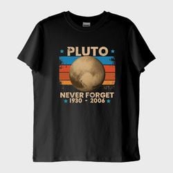 Pluto Never Forget T-Shirt (Baskı, %100 Pamuk)