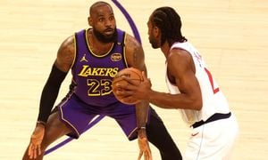 Lakers Edge Clippers Despite Reaves Injury Update