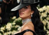 Kim Kardashian zgubiła paznokcia na Gali MET. Nagranie krąży po sieci