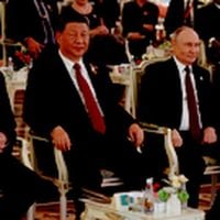В Кремле проходит обед для лидеров десятков стран перед 9 Мая. Путин поднял тост за Победу