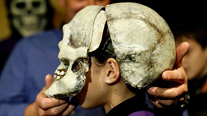 Beyinlerimiz sevdiğimiz bir insanın kaybı ile baş etmekte zorlanabilir. Böylesi bir zorluğu çeşitli dini inançlarla aşmak mümkündür.