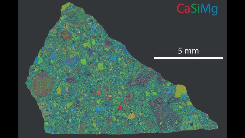 NWA 7034'ün kalsiyum, silikon ve magnezyum dağılımı. Farklı renkteki cisimler kırılmış kaya ve mineral parçalarını temsil ediyor. Bu görüntü, meşhur meteoritin Mars'ın çeşitli yerlerinden gelen birçok maddeden oluştuğunun kanıtı.