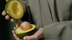 Neden Dopamin Tarafında 4 Vitamin Olmalı? Renkler, Sayılar ve Biyokimya Üzerine Alternatif Bir Bakış