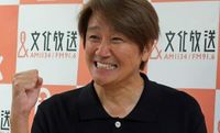 「近藤真彦」フジ“ACジャパンCM祭り”で“若い層も認知…旧ジャニーズ時代より「生き生き」している還暦姿〈バナナサンドきょう放送〉 | AERA dot. (アエラドット)