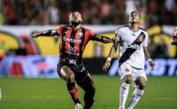 Veja onde assistir a Vitória x Vasco ao vivo neste sábado