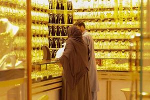 Gold Prices Rise Amid Trade Deal Uncertainty