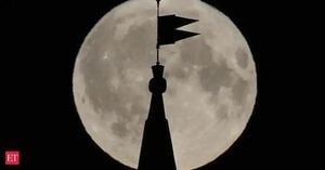 Sturgeon Moon And Planets Align In August Skies