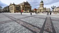 (S+) Gendarmenmarkt: Debatte um Neugestaltung