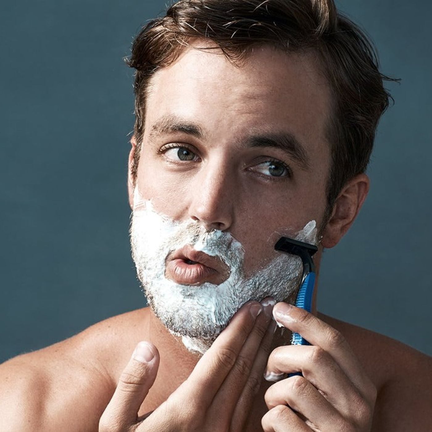 Tıraş Olmak Saçları ve Sakalları Daha Hızlı ve Gür Mü Çıkarır?