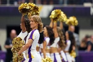 Minnesota Vikings Male Cheerleaders Face Online Backlash
