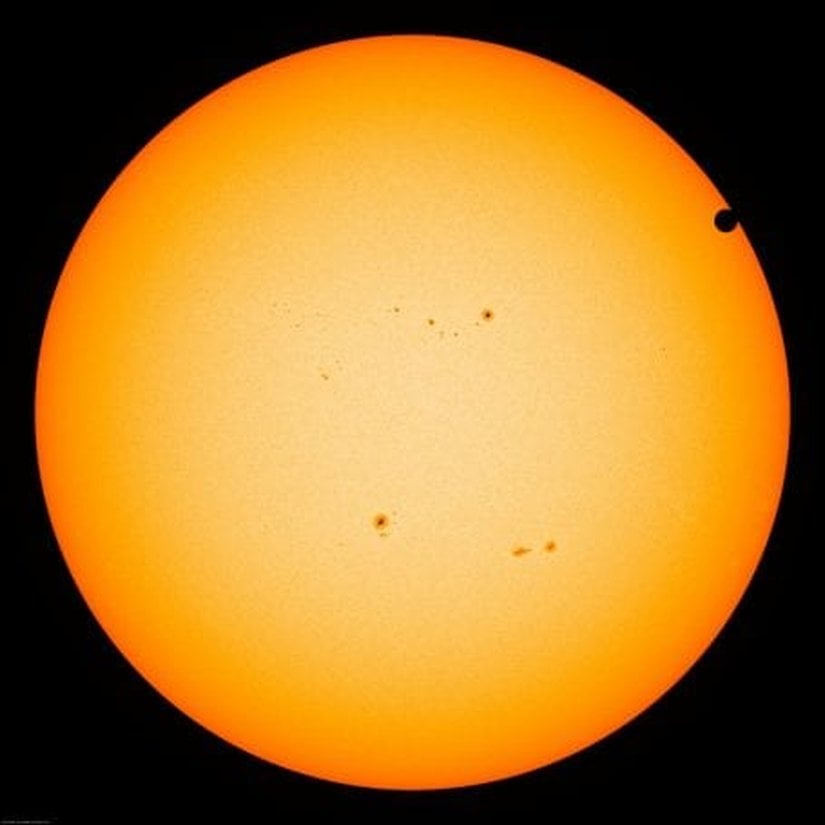 2012 yılında ger&ccedil;ekleşen Ven&uuml;s ge&ccedil;işi (transit). G&ouml;rsel: NASA/SDO <https://apod.nasa.gov/apod/ap120605.html>