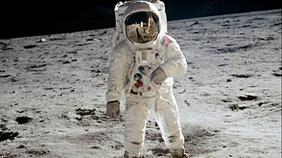 Komplo Teorilerine İnanan İnsanların Fikirlerini Nasıl Değiştirebiliriz?