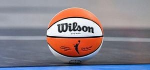 Chicago Sky Face Tough Test Against Dominant Minnesota Lynx