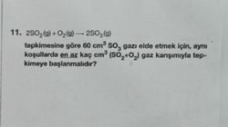 Verilen tepkimeye göre 60 cm3 SO3 gazı elde etmek için, aynı koşullarda en az kaç cm3 gaz karışımıyla tepkimeye başlanmalıdır?