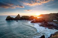 When do the clocks go forward and daylight savings start in 2025?
