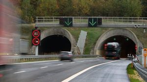 A4 Autobahn Closed Amid Icy Chaos Caused By Freezing Rain